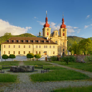 Kostel a klášter